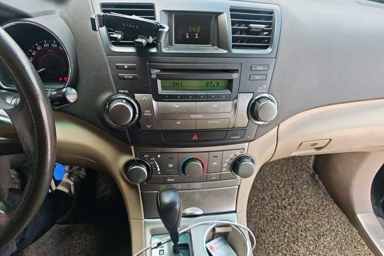 Used Toyota Highlander 2012 3.5L 4x4 7-Seater Elite Edition Audio And AC Panel