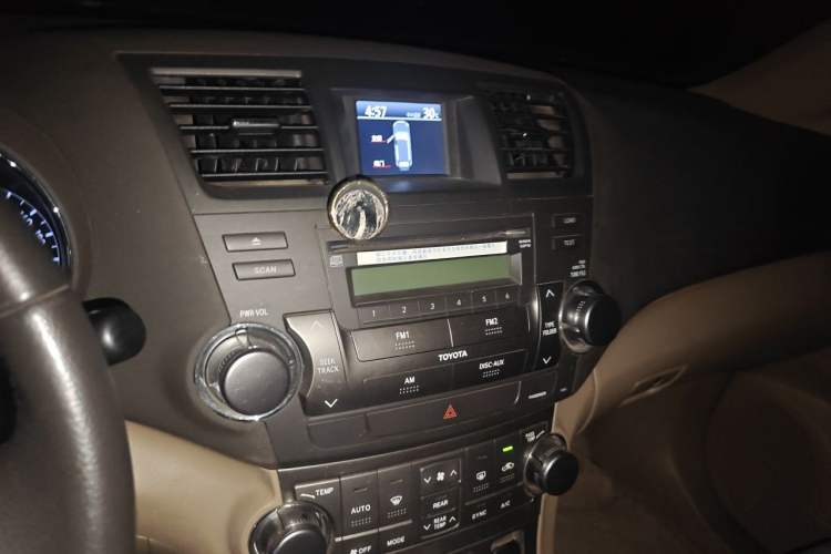 Used Toyota Highlander 2012 2.7L Two-Wheel Drive 7-Seater Luxury Edition Audio And AC Panel