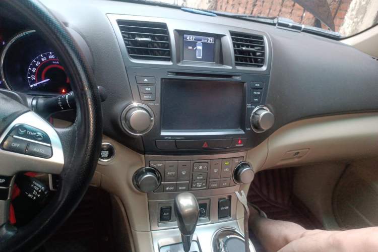 Used Toyota Highlander 2012 2.7L Two-Wheel Drive 7-Seater Luxury Edition Audio And AC Panel