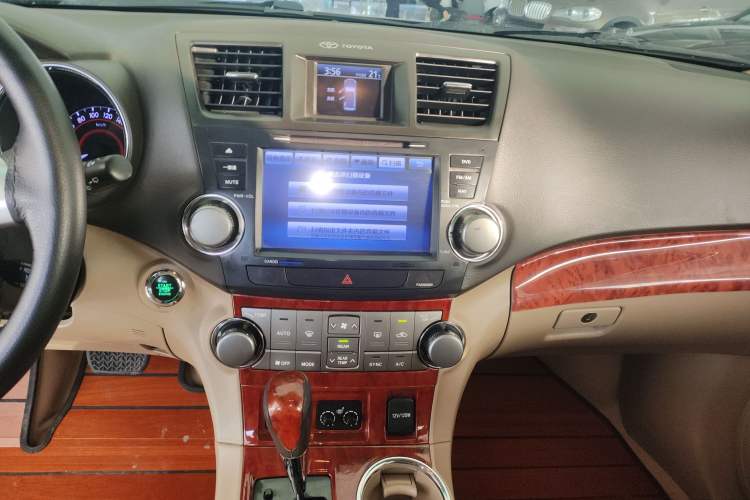 Used Toyota Highlander 2012 2.7L Two-Wheel Drive 7-Seater Luxury Edition Audio And AC Panel