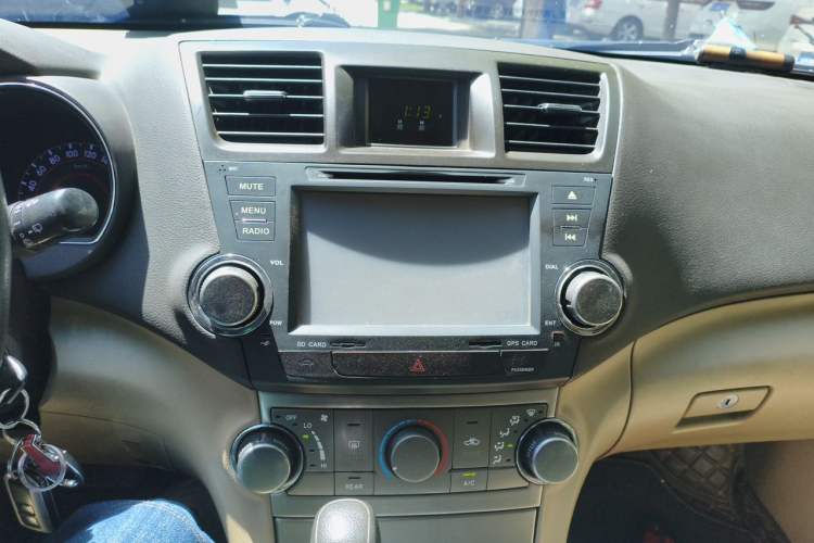 Used Toyota Highlander 2012 3.5L 4x4 7-Seater Elite Edition Audio And AC Panel