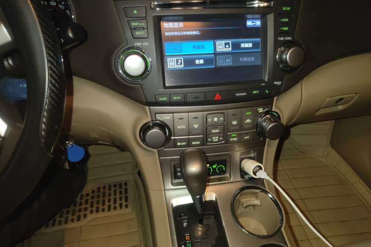 Used Toyota Highlander 2012 2.7L Two-Wheel Drive 7-Seater Luxury Edition Audio And AC Panel