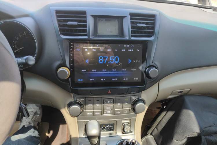 Used Toyota Highlander 2012 2.7L Two-Wheel Drive 7-Seater Luxury Edition Audio And AC Panel