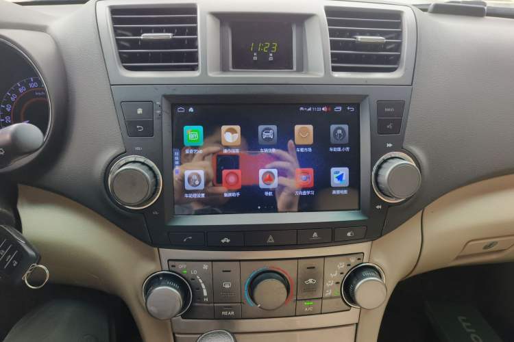 Used Toyota Highlander 2012 2.7L Two-Wheel Drive 7-Seater Elite Edition Audio And AC Panel