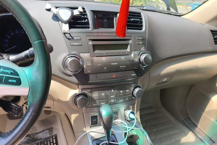 Used Toyota Highlander 2012 2.7L Two-Wheel Drive 7-Seater Luxury Edition Audio And AC Panel