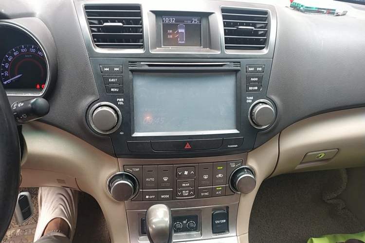 Used Toyota Highlander 2012 2.7L Two-Wheel Drive 7-Seater Luxury Edition Audio And AC Panel