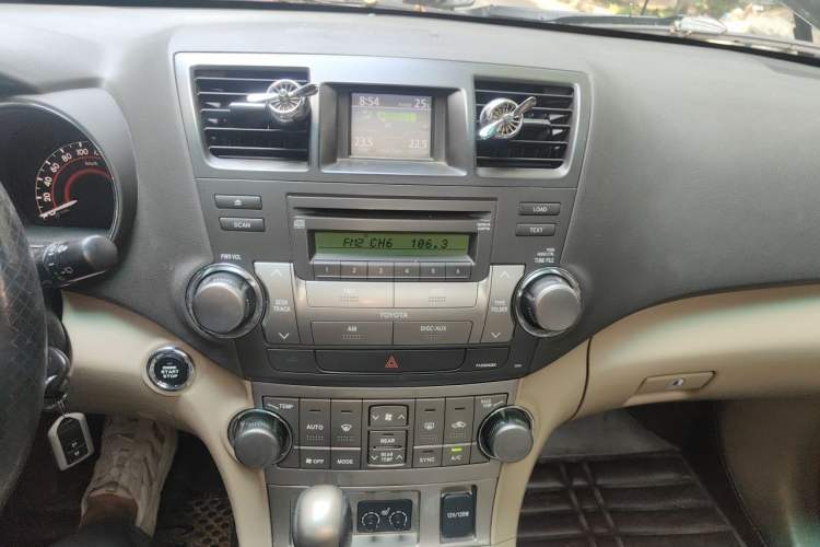 Used Toyota Highlander 2012 2.7L Two-Wheel Drive 7-Seater Luxury Edition Audio And AC Panel
