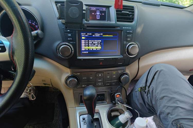 Used Toyota Highlander 2012 2.7L Two-Wheel Drive 7-Seater Luxury Edition Audio And AC Panel