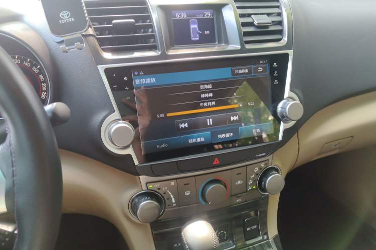 Used Toyota Highlander 2012 2.7L Two-Wheel Drive 5-Seater Sport Edition Audio And AC Panel
