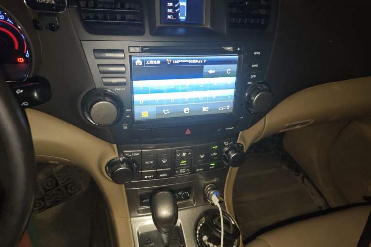 Used Toyota Highlander 2012 2.7L Two-Wheel Drive 7-Seater Luxury Edition Audio And AC Panel