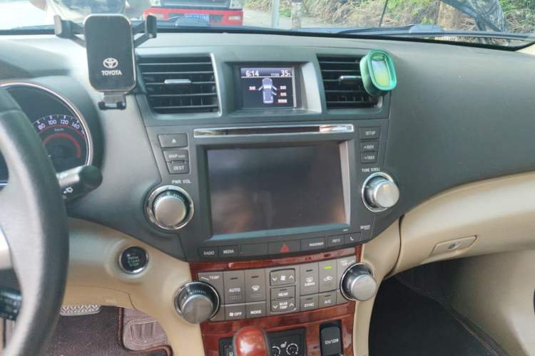 Used Toyota Highlander 2012 3.5L 4x4 7-Seater Ultimate Edition Audio And AC Panel