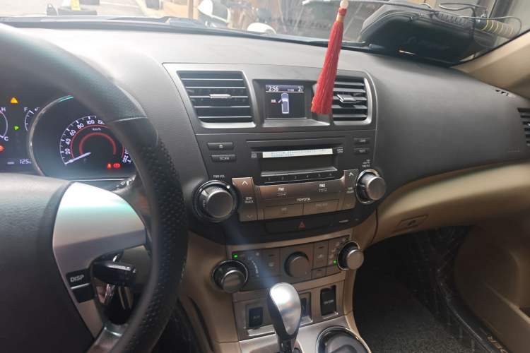 Used Toyota Highlander 2012 2.7L Two-Wheel Drive 5-Seater Sport Edition Audio And AC Panel