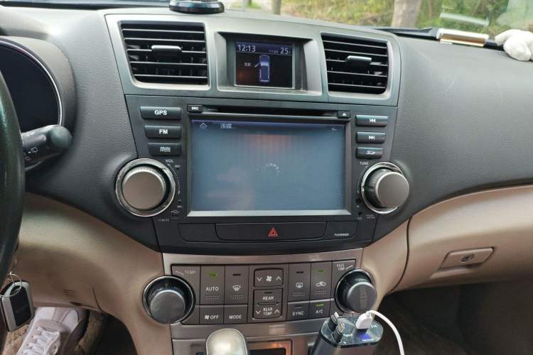 Used Toyota Highlander 2012 2.7L Two-Wheel Drive 7-Seater Luxury Edition Audio And AC Panel