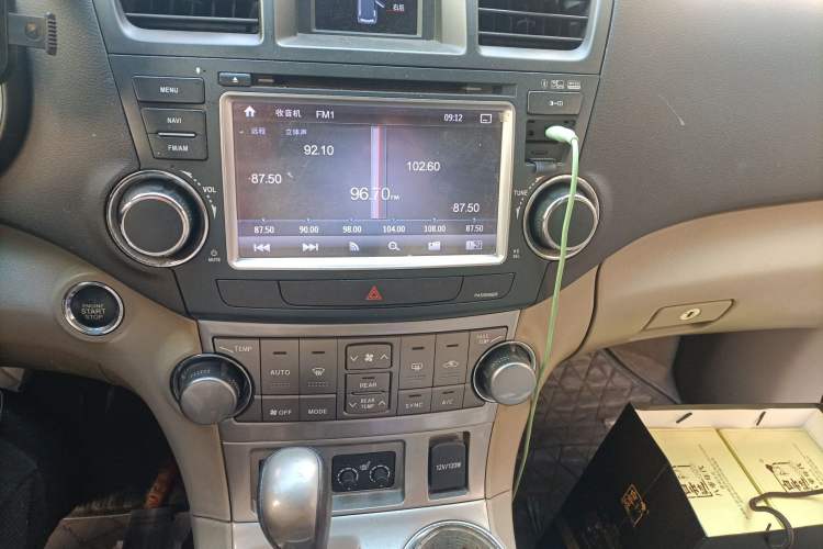 Used Toyota Highlander 2012 2.7L Two-Wheel Drive 7-Seater Luxury Edition Audio And AC Panel