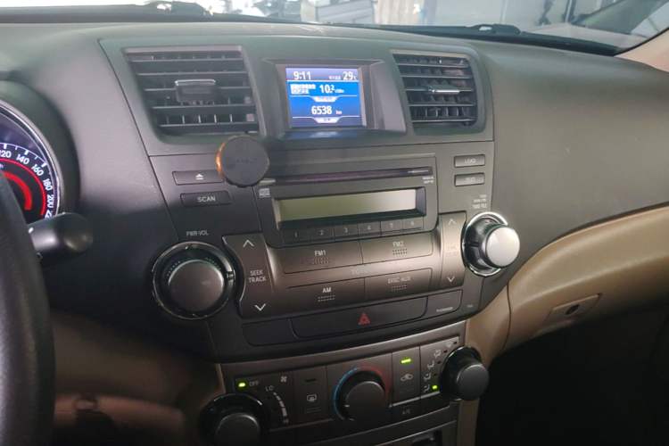 Used Toyota Highlander 2012 2.7L Two-Wheel Drive 5-Seater Sport Edition Audio And AC Panel