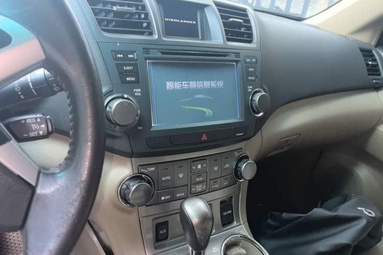 Used Toyota Highlander 2012 2.7L Two-Wheel Drive 7-Seater Luxury Edition Audio And AC Panel