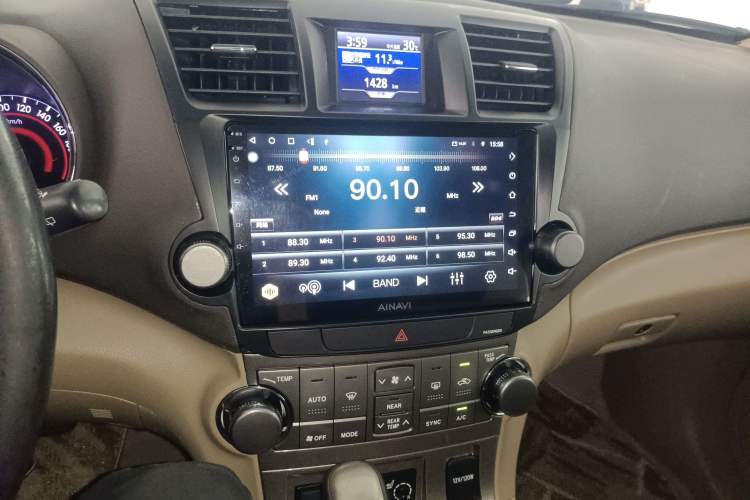 Used Toyota Highlander 2012 2.7L Two-Wheel Drive 7-Seater Luxury Edition Audio And AC Panel