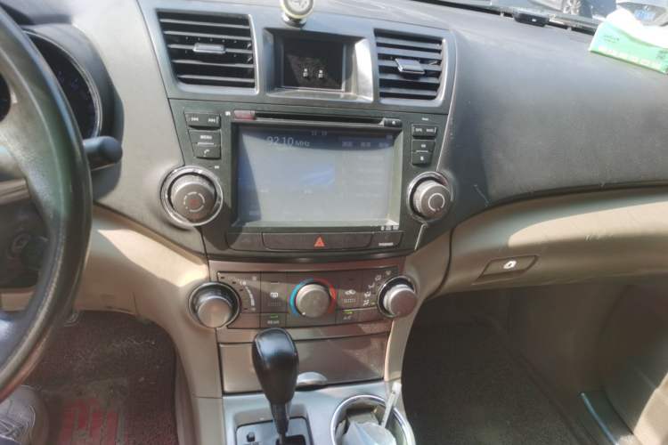 Used Toyota Highlander 2012 2.7L Two-Wheel Drive 7-Seater Elite Edition Audio And AC Panel