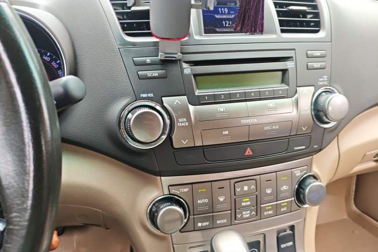 Used Toyota Highlander 2012 2.7L Two-Wheel Drive 7-Seater Luxury Edition Audio And AC Panel
