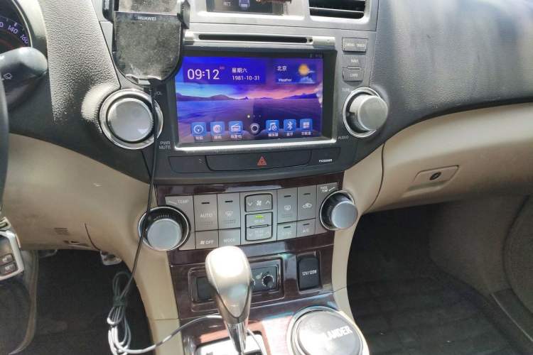 Used Toyota Highlander 2012 2.7L Two-Wheel Drive 7-Seater Luxury Edition Audio And AC Panel