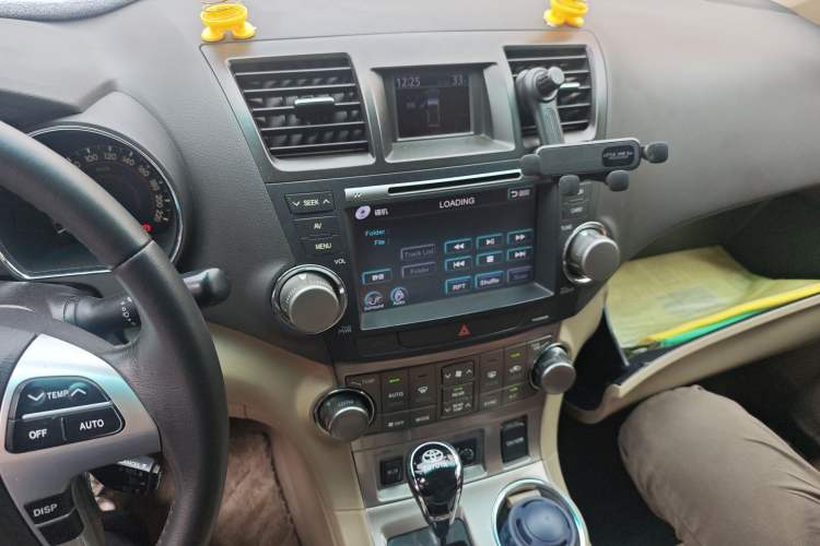 Used Toyota Highlander 2012 2.7L Two-Wheel Drive 7-Seater Luxury Edition Audio And AC Panel