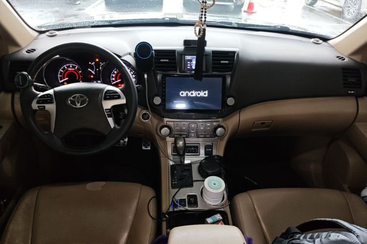 Used Toyota Highlander 2012 2.7L Two-Wheel Drive 7-Seater Luxury Edition Center Console