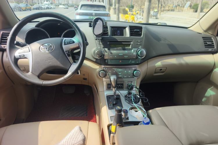 Used Toyota Highlander 2012 2.7L Two-Wheel Drive 7-Seater Luxury Edition Center Console
