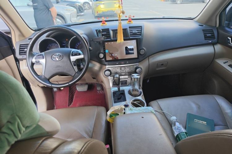 Used Toyota Highlander 2012 2.7L Two-Wheel Drive 7-Seater Luxury Edition Center Console