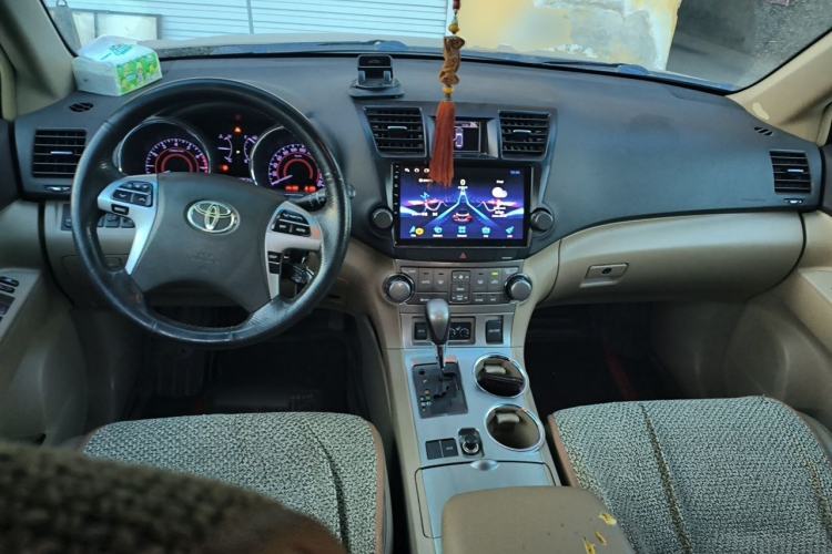 Used Toyota Highlander 2012 2.7L Two-Wheel Drive 7-Seater Luxury Edition Center Console