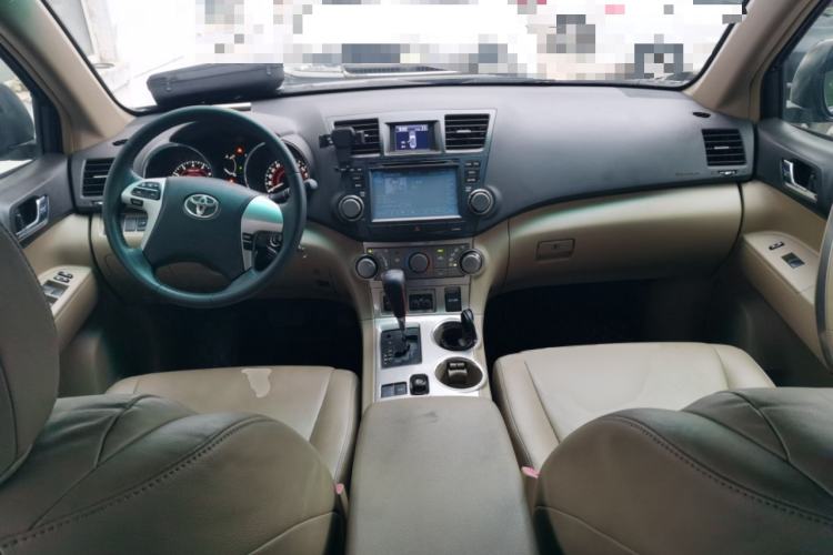 Used Toyota Highlander 2012 2.7L Two-Wheel Drive 5-Seater Sport Edition Center Console