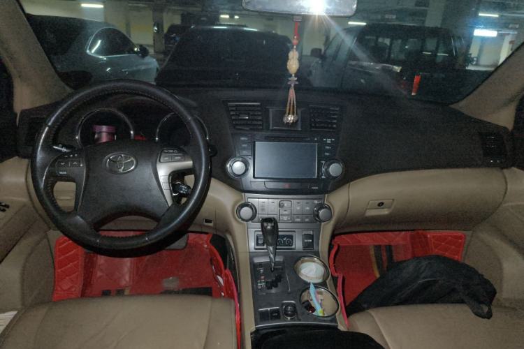 Used Toyota Highlander 2012 2.7L Two-Wheel Drive 7-Seater Luxury Edition Center Console