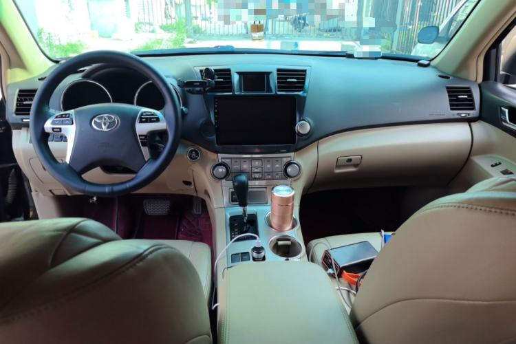 Used Toyota Highlander 2012 2.7L Two-Wheel Drive 7-Seater Luxury Edition Center Console
