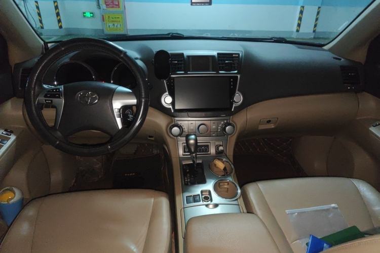 Used Toyota Highlander 2012 2.7L Two-Wheel Drive 5-Seater Sport Edition Center Console