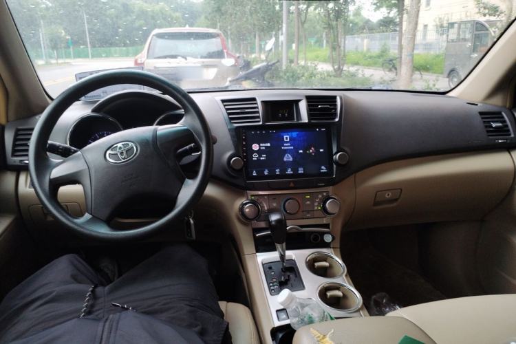 Used Toyota Highlander 2012 3.5L 4x4 7-Seater Elite Edition Center Console