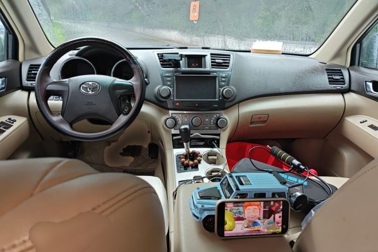 Used Toyota Highlander 2012 2.7L 2WD 5-Seater Elite Edition Center Console