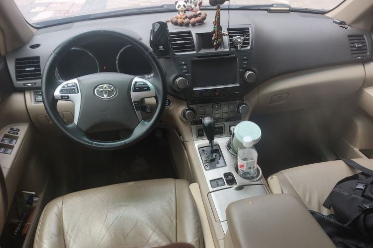 Used Toyota Highlander 2012 2.7L Two-Wheel Drive 7-Seater Luxury Edition Center Console