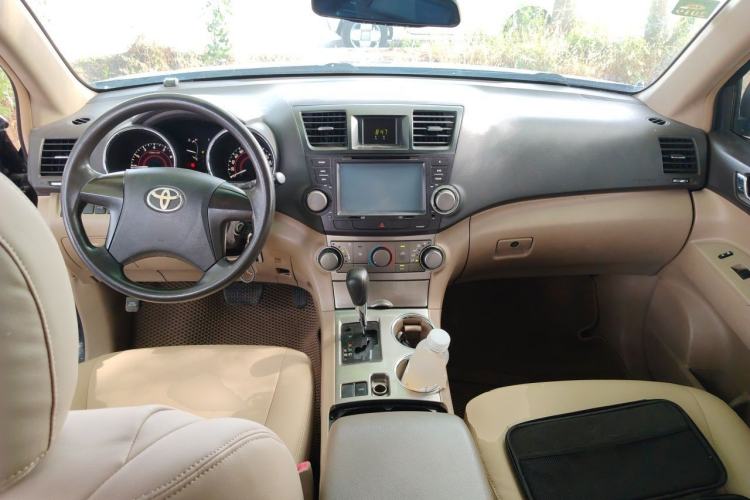 Used Toyota Highlander 2012 2.7L 2WD 5-Seater Elite Edition Center Console