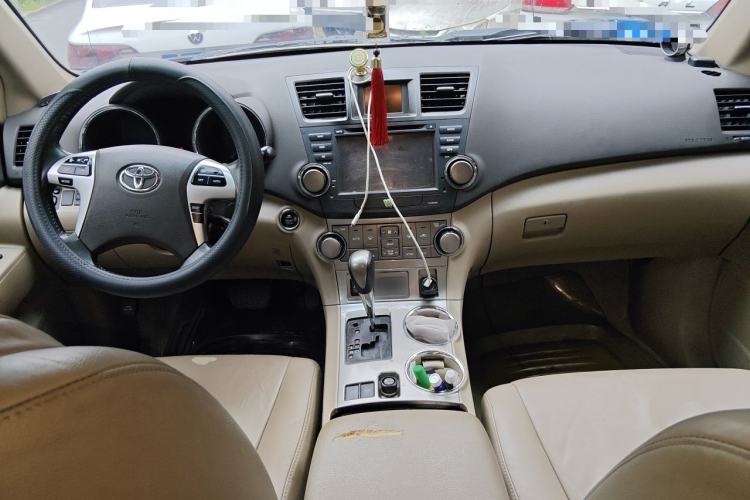 Used Toyota Highlander 2012 2.7L Two-Wheel Drive 7-Seater Luxury Edition Center Console