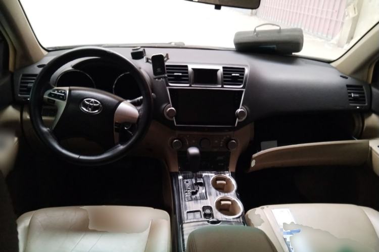 Used Toyota Highlander 2012 2.7L Two-Wheel Drive 5-Seater Sport Edition Center Console