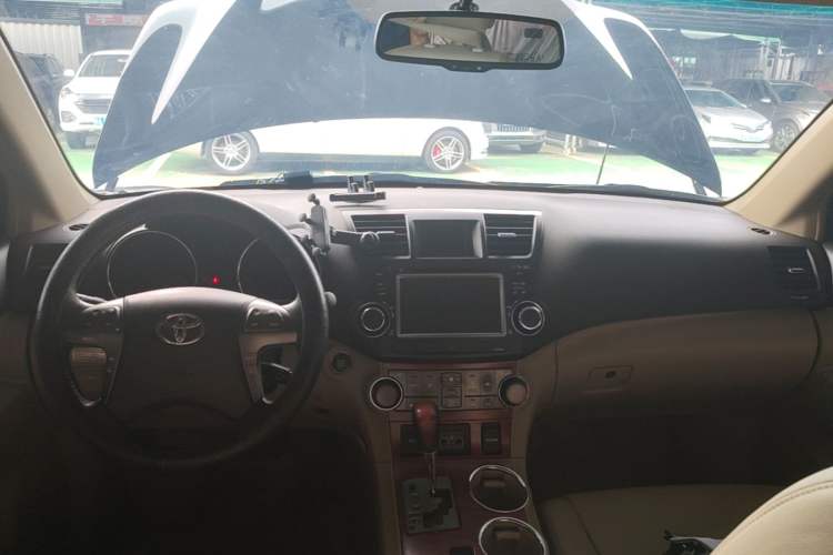 Used Toyota Highlander 2012 3.5L 4x4 7-Seater Ultimate Edition Center Console