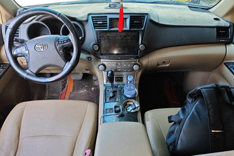 Used Toyota Highlander 2012 2.7L Two-Wheel Drive 7-Seater Luxury Edition Center Console