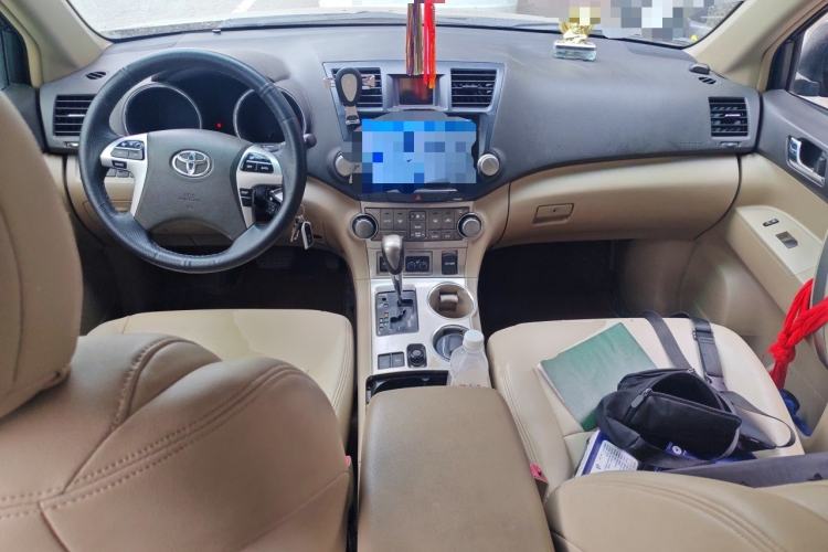 Used Toyota Highlander 2012 2.7L Two-Wheel Drive 7-Seater Luxury Edition Center Console