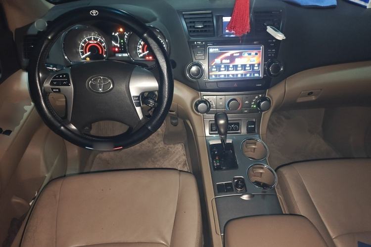 Used Toyota Highlander 2012 2.7L Two-Wheel Drive 5-Seater Sport Edition Center Console