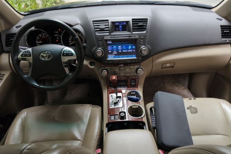 Used Toyota Highlander 2012 3.5L 4x4 7-Seater Ultimate Edition Center Console