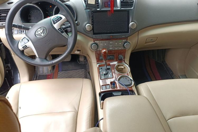 Used Toyota Highlander 2012 2.7L Two-Wheel Drive 7-Seater Luxury Edition Center Console