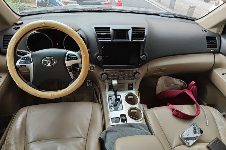 Used Toyota Highlander 2012 2.7L Two-Wheel Drive 7-Seater Luxury Edition Center Console