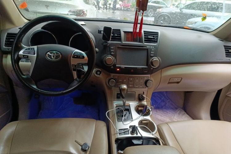 Used Toyota Highlander 2012 2.7L Two-Wheel Drive 7-Seater Luxury Edition Center Console