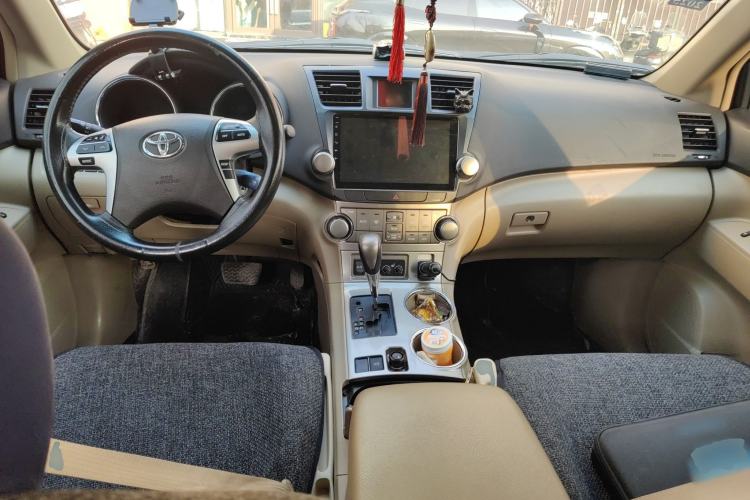 Used Toyota Highlander 2012 2.7L Two-Wheel Drive 7-Seater Luxury Edition Center Console