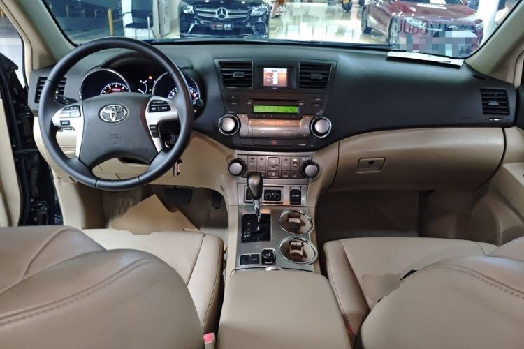 Used Toyota Highlander 2012 2.7L Two-Wheel Drive 7-Seater Luxury Edition Center Console