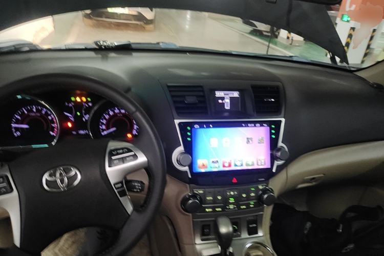 Used Toyota Highlander 2012 2.7L Two-Wheel Drive 7-Seater Luxury Edition Center Console